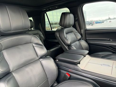 Used 2025 Lincoln Navigator L Reserve w/ Jet Appearance Package image 11