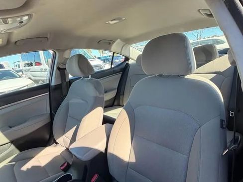 Used 2017 Hyundai Elantra SE image 9