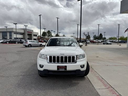 Used 2012 Jeep Grand Cherokee Laredo AWD/4WD image 3
