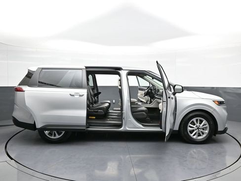Certified 2023 Kia Carnival LX image 43