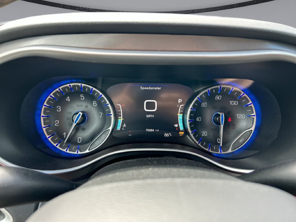 Used 2024 Chrysler Pacifica Touring-L FWD image 22