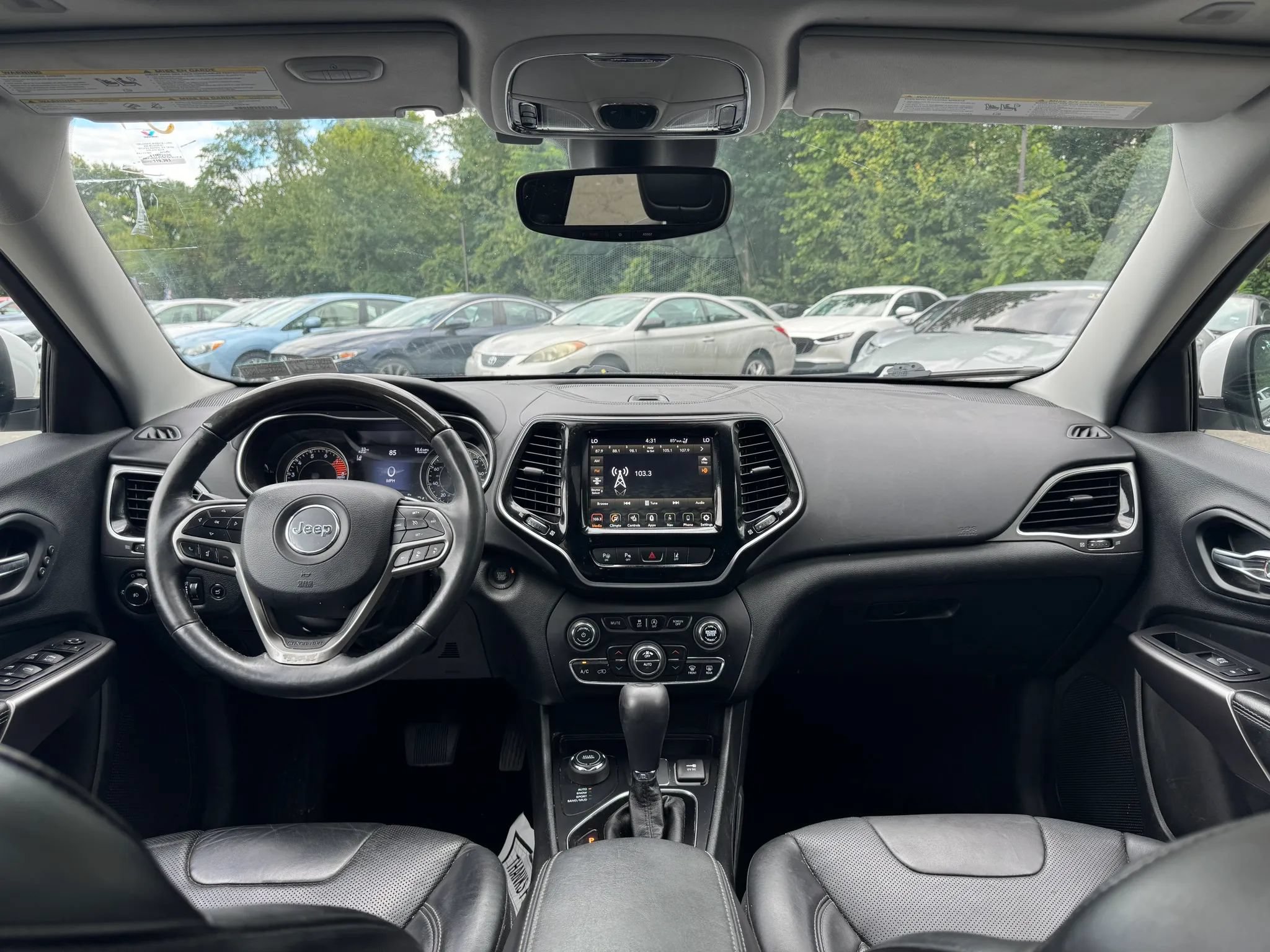 Used 2019 Jeep Cherokee Overland w/ Technology Group AWD/4WD image 23