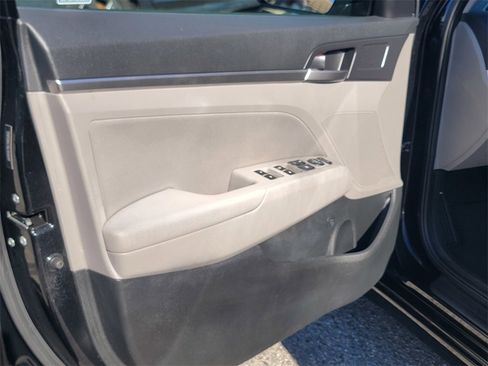 Used 2020 Hyundai Elantra SEL image 12