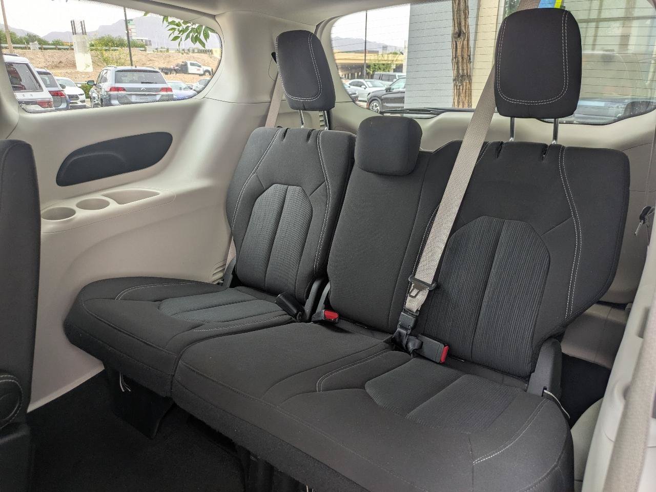 Used 2022 Chrysler Voyager LX FWD image 18