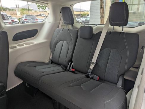 Used 2022 Chrysler Voyager LX FWD image 18