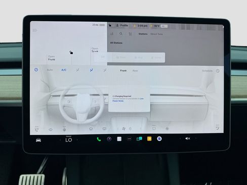 Used 2025 Tesla Model Y Performance image 12