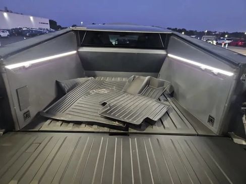 Used 2024 Tesla Cybertruck AWD Crew Cab image 5