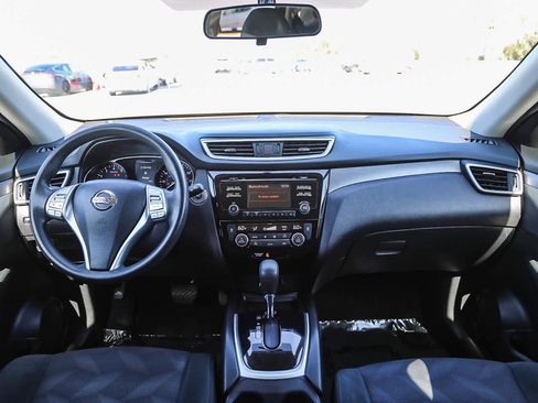 Used 2016 Nissan Rogue SV FWD image 12