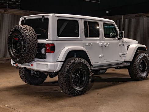 Used 2022 Jeep Wrangler Unlimited Sahara AWD/4WD image 10