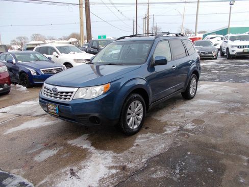 Used 2012 Subaru Forester 2.5X Premium w/ All-Weather Pkg image 8