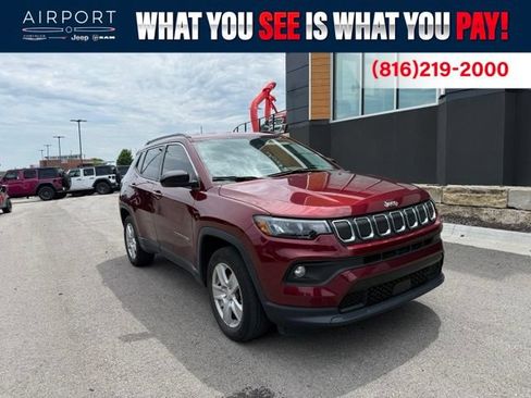 Used 2022 Jeep Compass Latitude w/ Convenience Group AWD/4WD image 1
