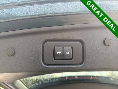 Used 2023 Nissan Pathfinder Platinum image 9