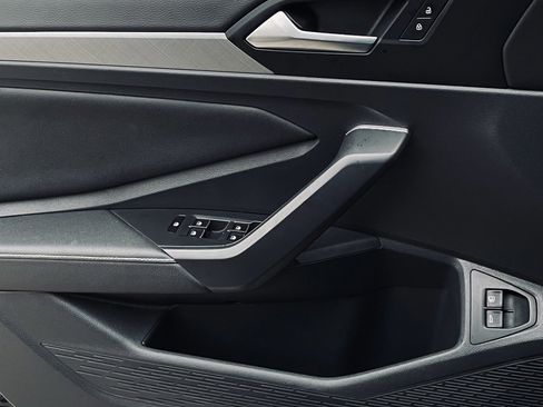 Used 2024 Volkswagen Jetta SE image 21