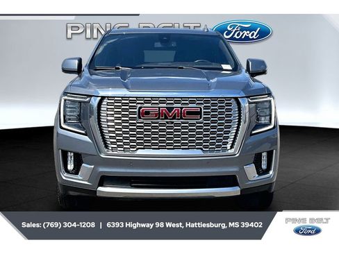 Used 2022 GMC Yukon XL Denali AWD/4WD image 3
