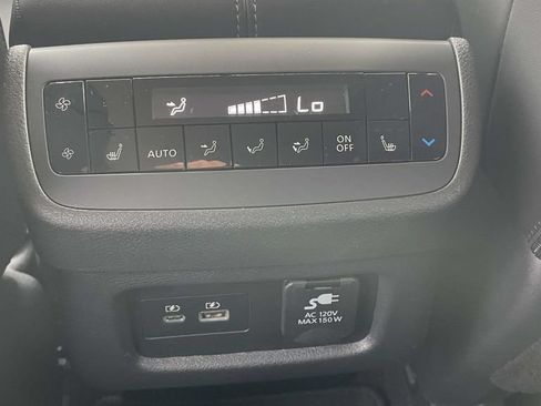 Used 2025 Nissan Pathfinder Platinum FWD image 12