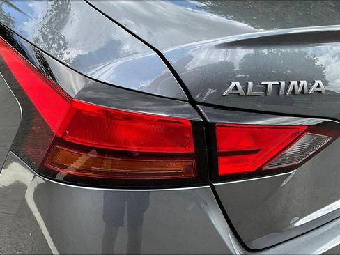Used 2025 Nissan Altima 2.5 SV FWD image 22