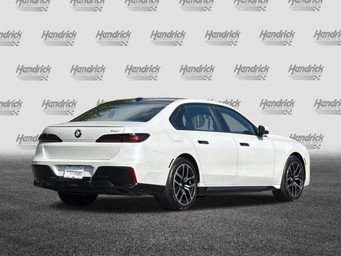 Used 2024 BMW 740i w/ Premium Package 2 RWD image 5