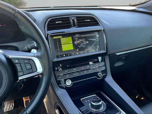 Used 2020 Jaguar F-PACE S image 8