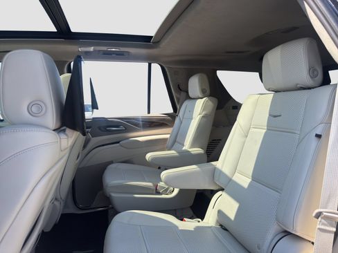 Used 2024 Cadillac Escalade Sport Platinum w/ LPO, ONYX Package AWD/4WD image 13