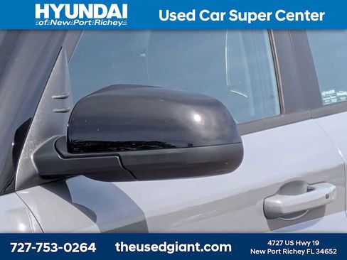 Used 2022 Hyundai Venue Limited FWD image 10