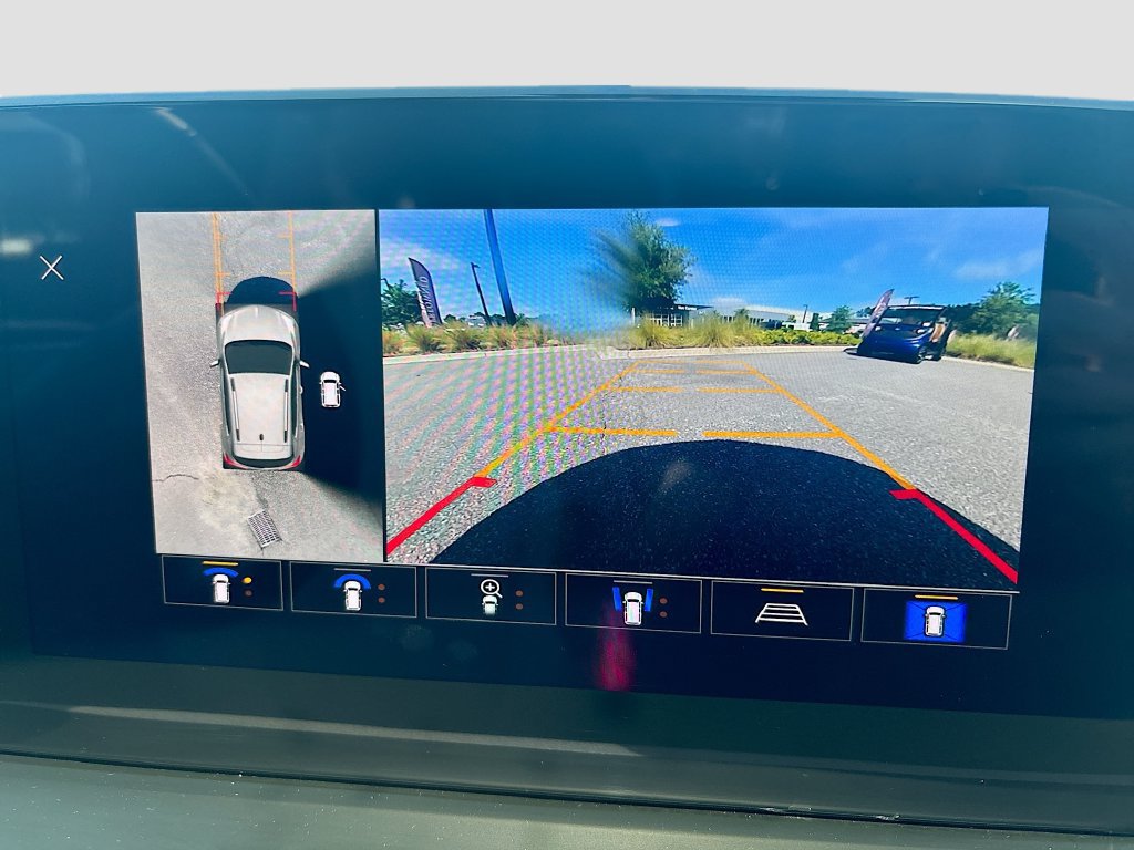 Used 2025 Buick Encore GX Avenir w/ Avenir Technology Package FWD image 27
