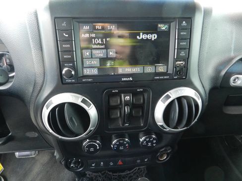 Used 2013 Jeep Wrangler Unlimited Sahara w/ Connectivity Group image 17