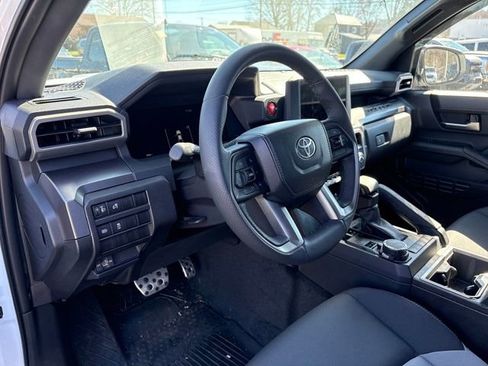 Used 2025 Toyota Tacoma TRD Sport image 9