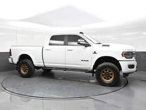 Used 2021 RAM 2500 Laramie w/ Night Edition AWD/4WD image 8