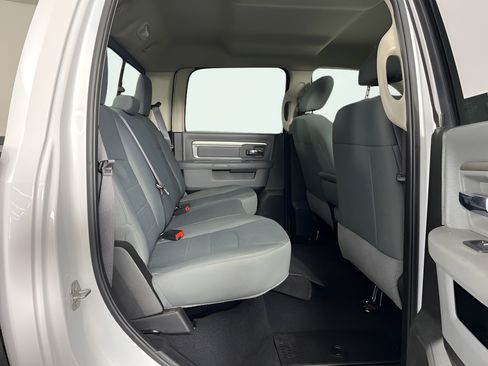 Used 2019 RAM 1500 Classic SLT AWD/4WD image 14