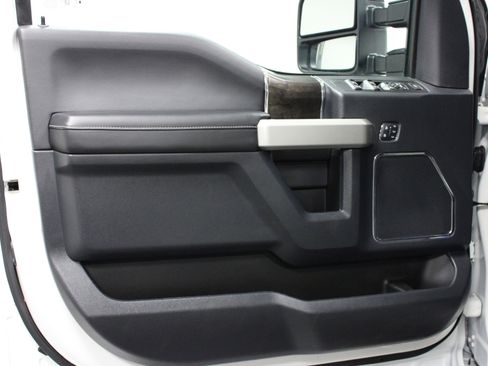 Used 2022 Ford F250 Lariat w/ Tremor Off-Road Package image 11