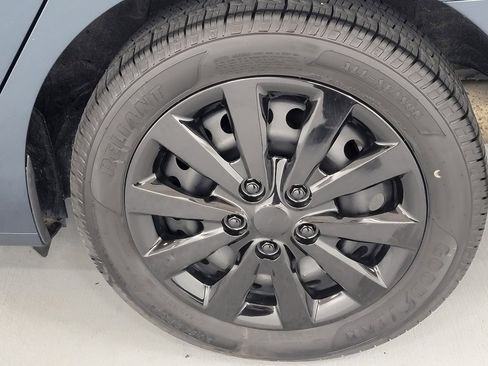 Used 2017 Nissan Sentra SV image 11