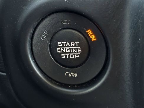Used 2020 Jeep Gladiator Overland AWD/4WD image 11
