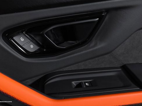 Used 2025 Lamborghini Urus SE image 46