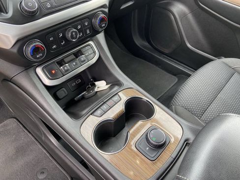 Used 2022 GMC Acadia SLE w/ Elevation Edition FWD image 24