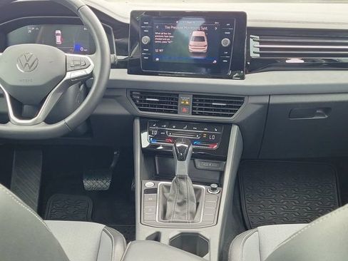 Used 2025 Volkswagen Jetta SE FWD image 5