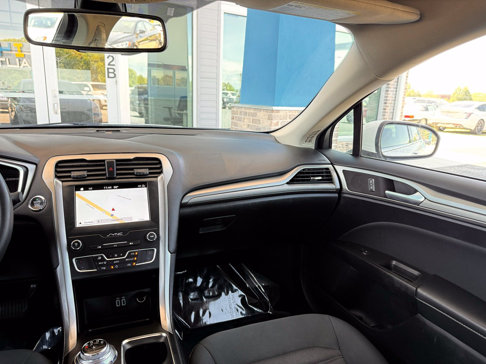 Used 2019 Ford Fusion SE FWD image 24