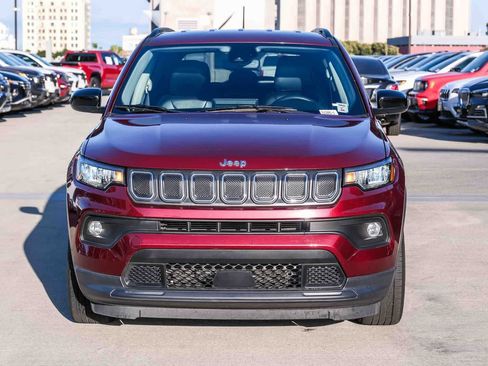Used 2022 Jeep Compass Latitude FWD image 2