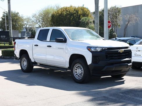 Used 2025 Chevrolet Colorado W/T image 2