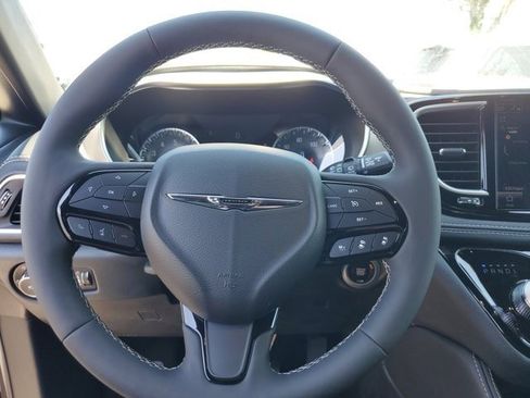 New 2024 Chrysler Pacifica Limited w/ S Appearance Package image 15