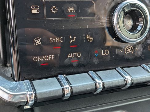 Used 2024 GMC Acadia Elevation FWD image 31