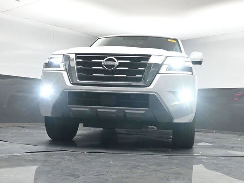 Used 2023 Nissan Armada SL w/ Captain's Chairs Package image 17