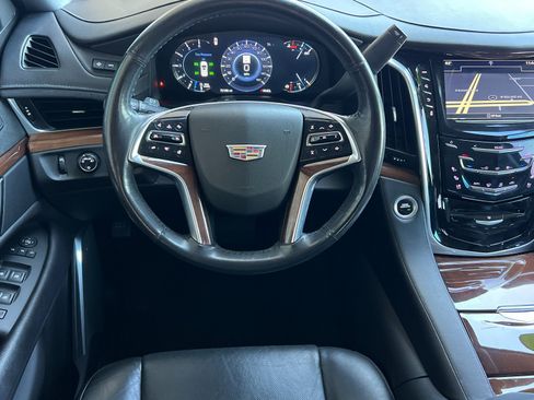 Used 2020 Cadillac Escalade Luxury AWD/4WD image 14