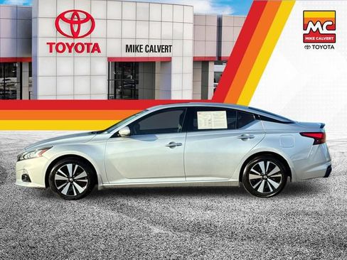 Used 2019 Nissan Altima 2.5 SV FWD image 2