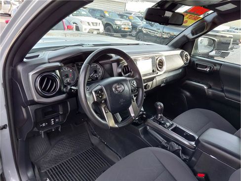 Used 2019 Toyota Tacoma TRD Sport image 4
