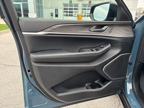 New 2026 Jeep Grand Cherokee Limited image 8