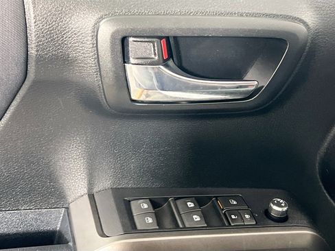 Used 2017 Toyota Tacoma TRD Sport image 16