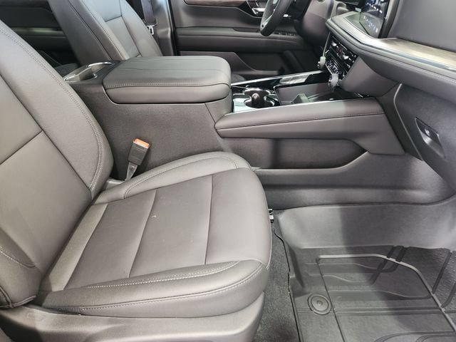 New 2026 Chevrolet Suburban LT w/ Comfort Package AWD/4WD image 12