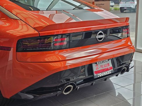 New 2024 Nissan Z Performance w/ Heritage Edition RWD image 9