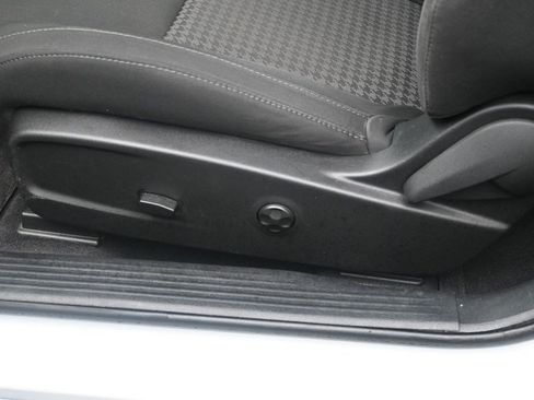 Used 2019 Dodge Challenger R/T w/ Driver Convenience Group RWD image 19