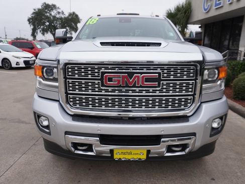 Used 2018 GMC Sierra 3500 Denali w/ Duramax Plus Package image 2